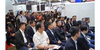 创世纪集团CCMT2024新品颁布会盛大开幕，高端五轴机床引领行业创新潮水